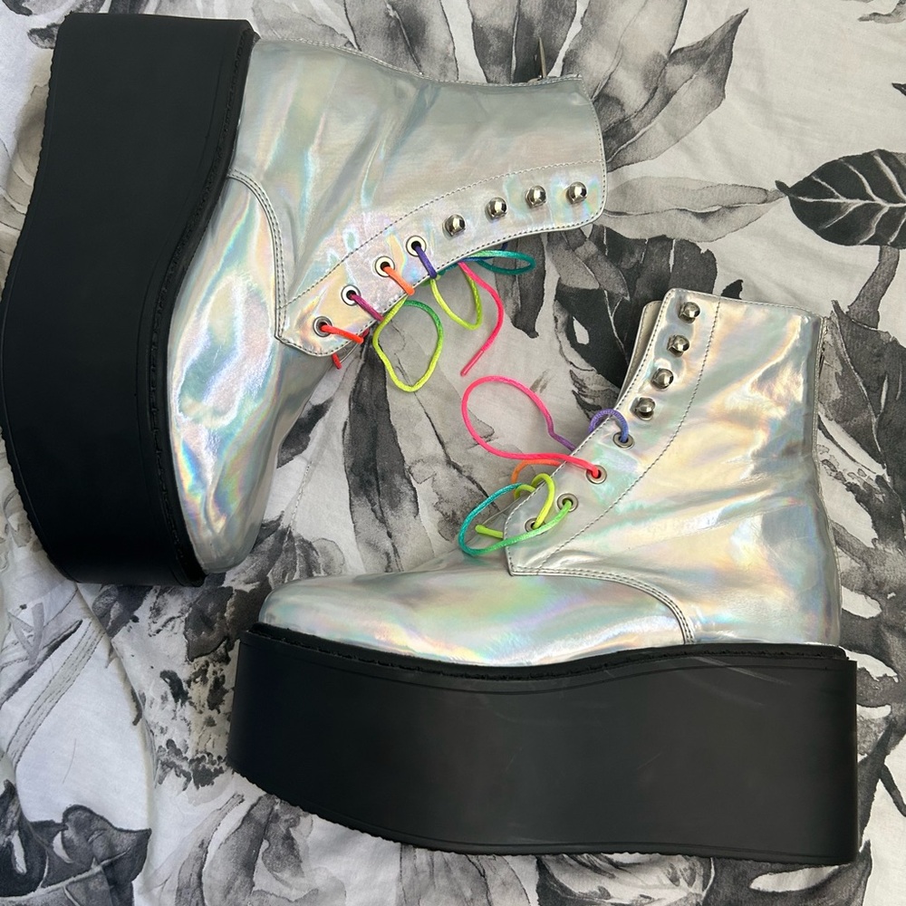 UNIF / GAMMARAY PLATFORM BOOT WITH RAINBOW LACES 🌈 / size 9 WOMEN’S